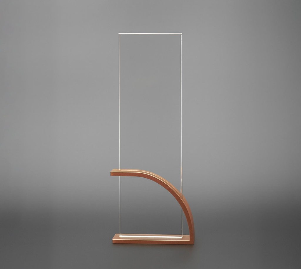 Silvaris has a polished bronze curved base with a clear upright panel, giving it a clean and classy finish. feels special like to be proud to receive for real effort and recognition.