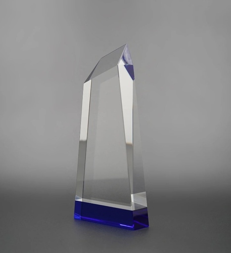[SH1021] With a rich sapphire base, Bluviastands tall in confidence and clarity. A piece that reflects leadership, depth, and quiet strength.