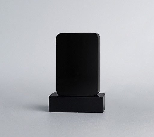 [SH3010] Midspire Made from deep black crystal, this trophy makes a powerful statement of prestige with the same extended base to honor achievement with bold, modern simplicity.