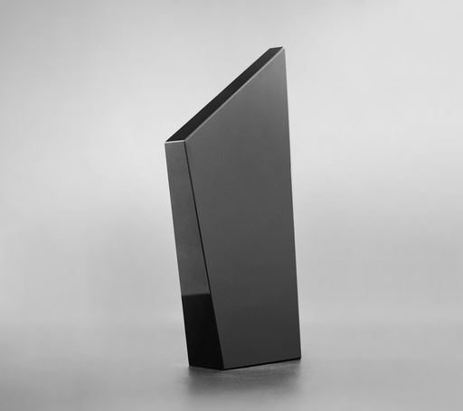 [SH3013] The Obsydian trophy features a bold, black crystal body with upright panel. Its solid surface give it a modern appeal. This trophy is ideal for honoring achievements