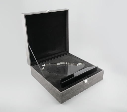 [SH8017] SAUDI MAP CRYSTAL in the Shape of the Saudi Arabia Map, made in high-quality clear crystal on sleek black base. An elegant piece ideal for awards, official recognition, and national occasions, with branding options available.